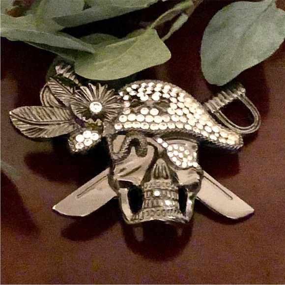 📌 VTG Pirate Skull Swords Hat Patch Eye Bling Crystal Unisex Belt Buckle - Picture 1 of 3